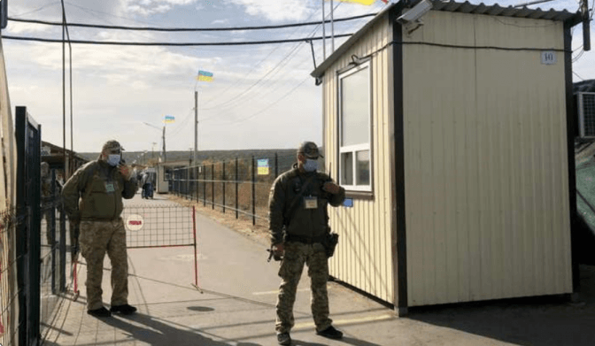 Для громадян, які в’їжджають в Україну з окупованих територій, скасували обов’язкову самоізоляцію