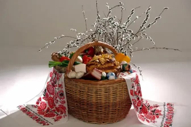 Що має бути у Великодньому кошику, хто вирішуватиме, як розбудувати північ Львова та наскільки зросте вартість проїзду у місті. Ключове за 7 квітня