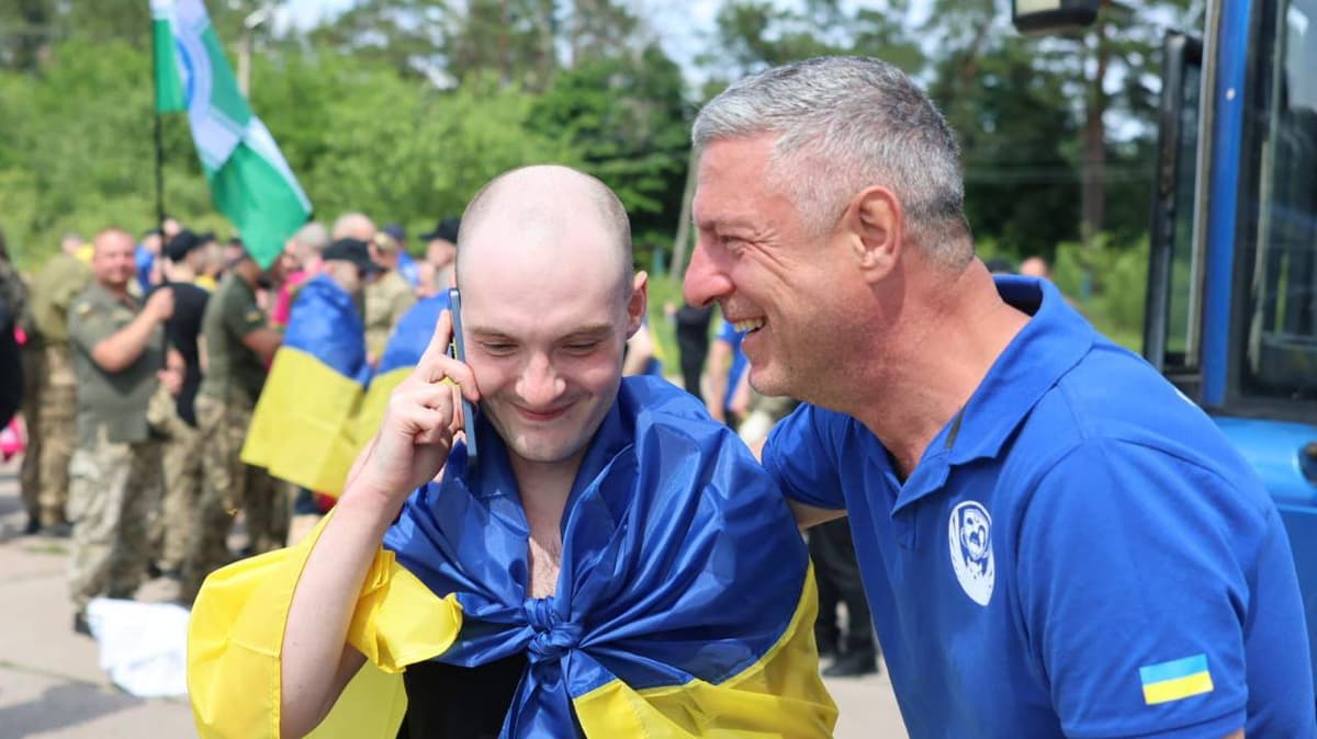 До України повернули ще одну групу військовополонених: це вже четвертий обмін за тиждень. Фото
