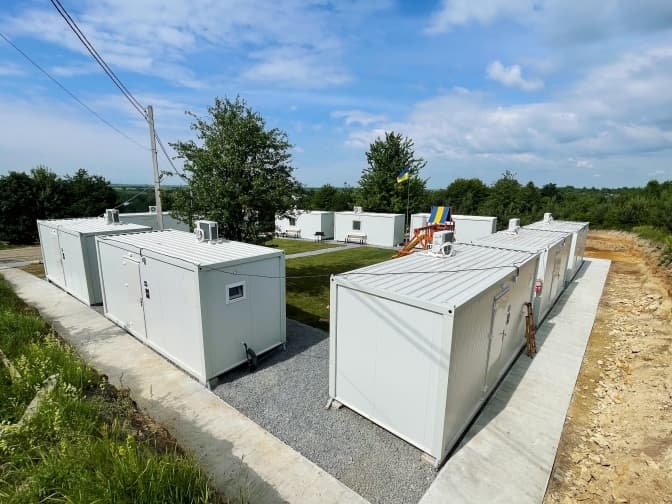 На Львівщині відкрили модульне містечко для сімей військових та переселенців