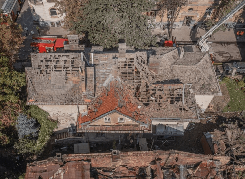 У Львові почали відновлювати віллу, пошкоджену внаслідок російської атаки