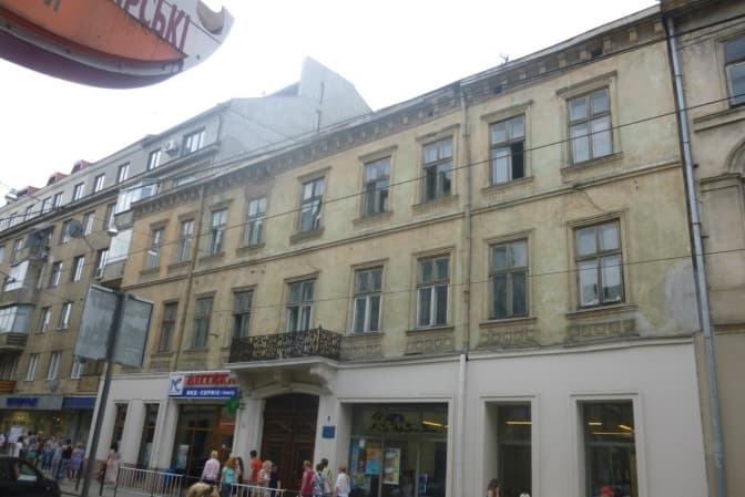 Наступного року у Львові виставлять на продаж 55 комунальних приміщень. Перелік