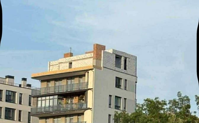 Незаконна надбудова у Львові: власниця квартири збудувала сьомий поверх без дозволу