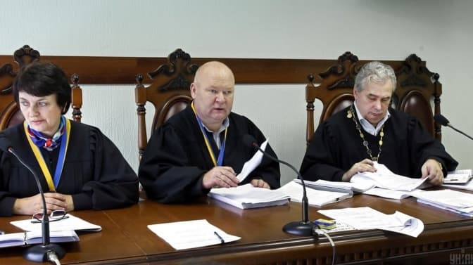 Суддя В'ячеслав Дзюбін (праворуч). Фото: УНІАН