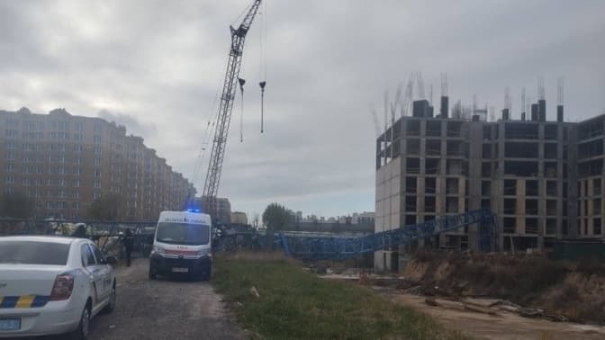 У Софіївській Борщагівці впав будівельний кран