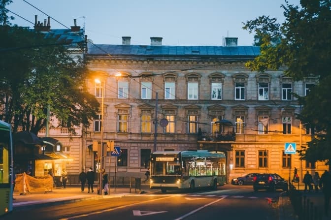 Вечірні рейси трамваїв і тролейбусів у Львові: коли відправляються останні