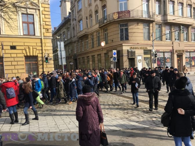 Ситуація на дорогах Львова. Ускладнений рух у центрі міста