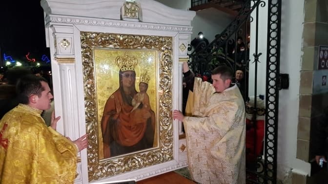 До Львова привезли чудотворну ікону Зарваницької Божої Матері