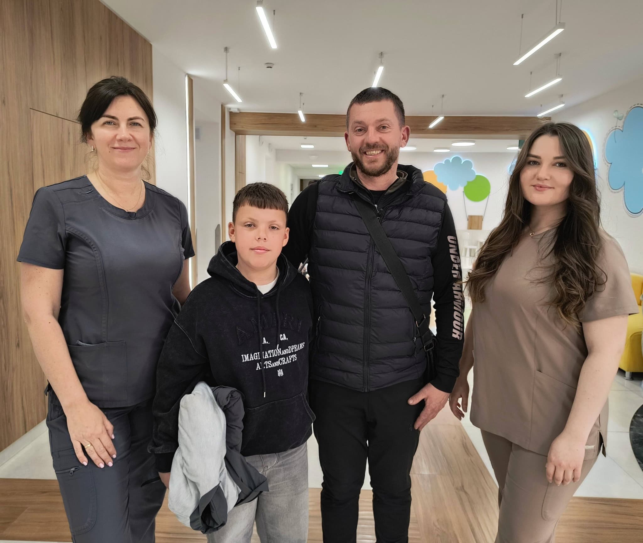 Львівські медики врятували зір 12-річному підлітку, який загнав рибальський гачок собі в око, коли закидав вудку / фото Дитячої лікарні Святого Миколая