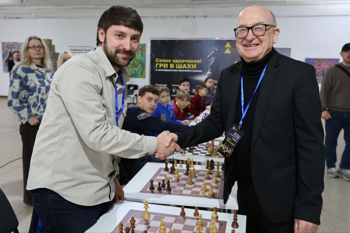 Шахова дуель року у Львові: 120 гравців кинули виклик легендам