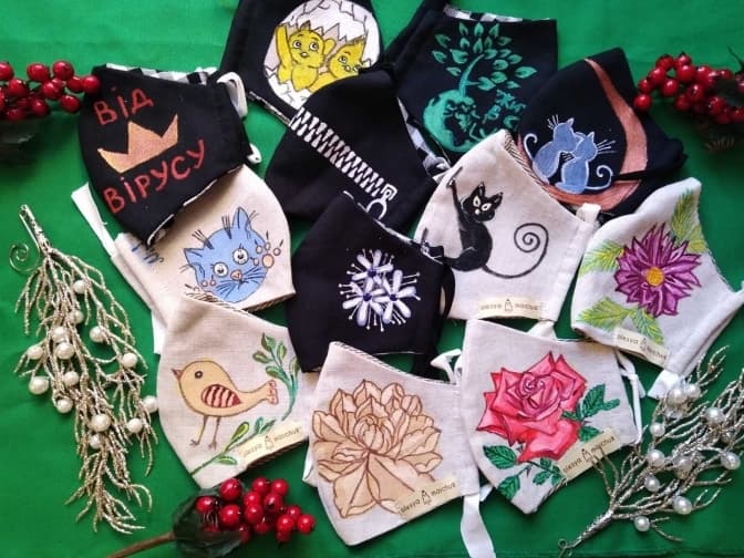 Львів’ян просять придбати дизайнерські маски і допомогти дітям з багатодітних сімей