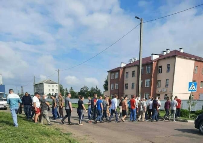 Мешканці вийшли на протест через аварійний стан дороги Червоноград – Рава-Руська