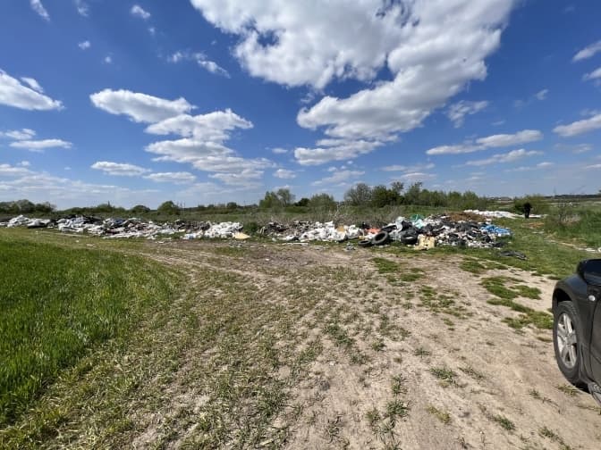 Поблизу Львова виявили несанкціоноване звалище, площею близько 300 квадратних метрів