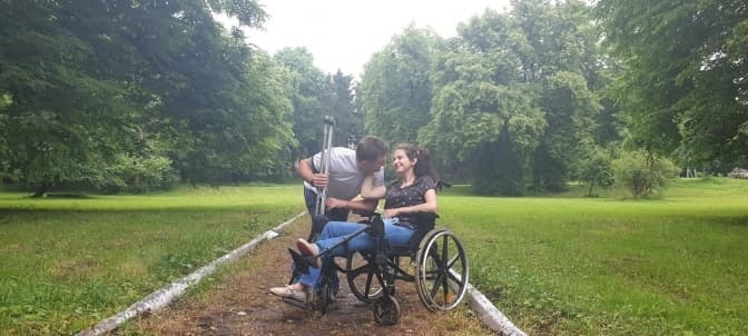 Львів’ян просять зібрати кошти на операцію для жінки, аби вона знову могла ходити