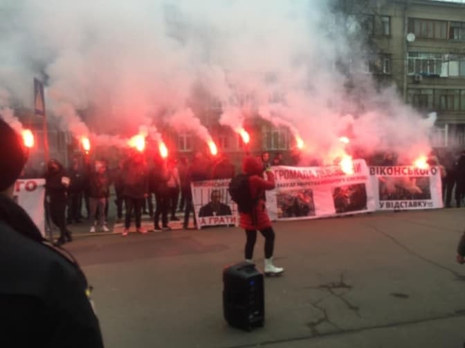 Львівські активісти пікетують Офіс президента за відставку Віконського