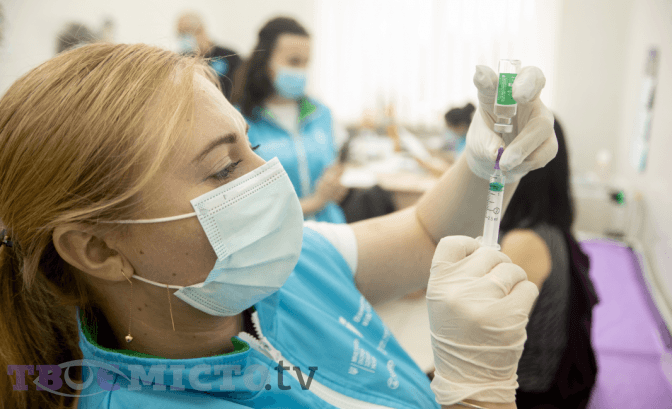 Шлях вакцини. Як у Львові зберігають і перевозять «щит» від коронавірусу. Репортаж