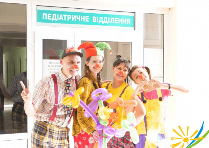 Волонтерів закликають стати лікарняними клоунами для важкохворих дітей