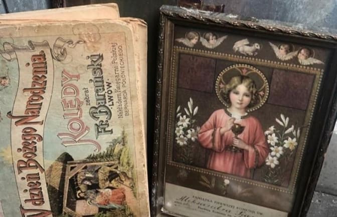 Працівники Галицької митниці вилучили антикваріат, який везли до Польщі