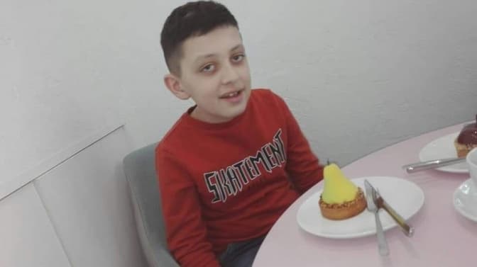 Львів’ян просять допомогти зібрати гроші на лікування Олежика з онкологією