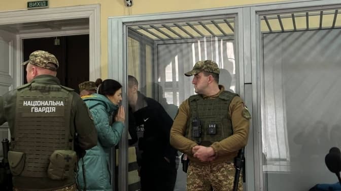 «Якщо зі мною щось станеться, мамо, я себе не вбивав». Мати Зінченка дала свідчення у суді