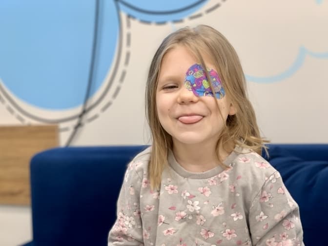 Львівська лікарі повернули зір 8-річній дівчинці