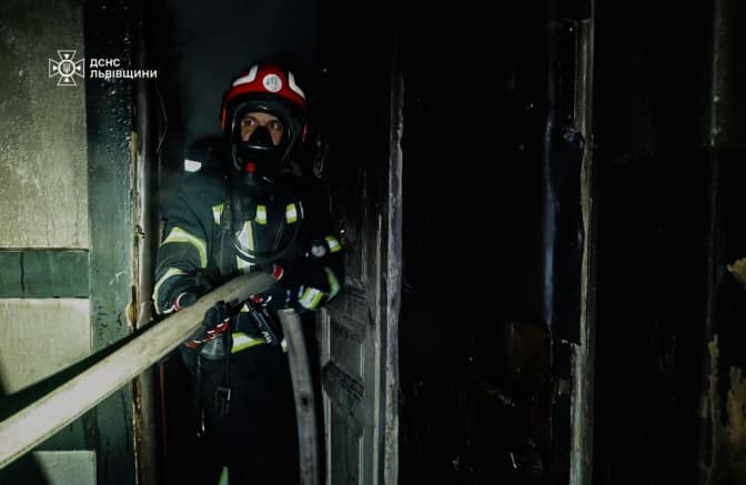 У центрі Львова під час гасіння пожежі виявили тіло чоловіка