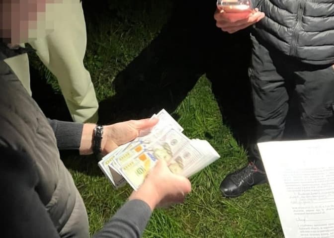 Посадовець львівського комунального підприємства за 38 тис. доларів пообіцяв внести чоловіків у «Шлях»