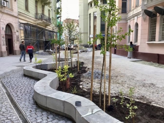 У Львові озеленюють вулицю Руданського. Фото