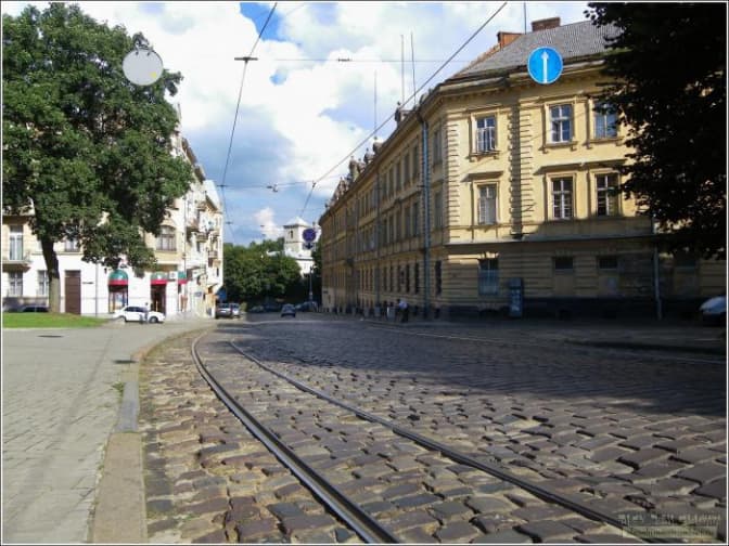 Як курсуватиме громадський транспорт, коли на ремонт закриють частину вулиці Бандери