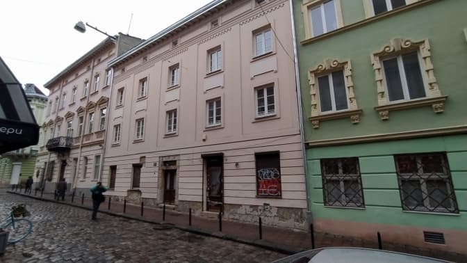 Частину кам’яниці на Братів Рогатинців у Львові перепланують під ресторан та магазин