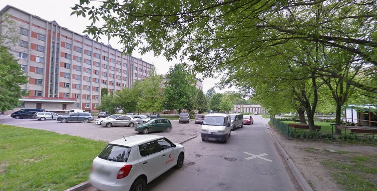 У Львові впорядкують паркування біля однієї з поліклінік