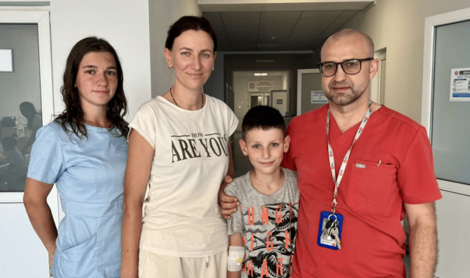 Львівські лікарі реконструювали кишківник 11-річному хлопцю
