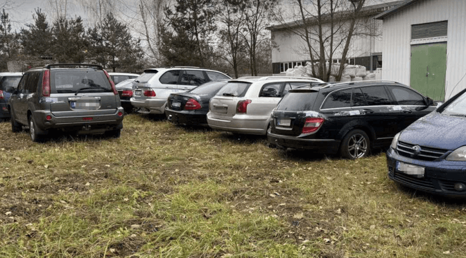 На Львівщині три благодійні фонди незаконно завезли понад 700 авто під виглядом гумдопомоги