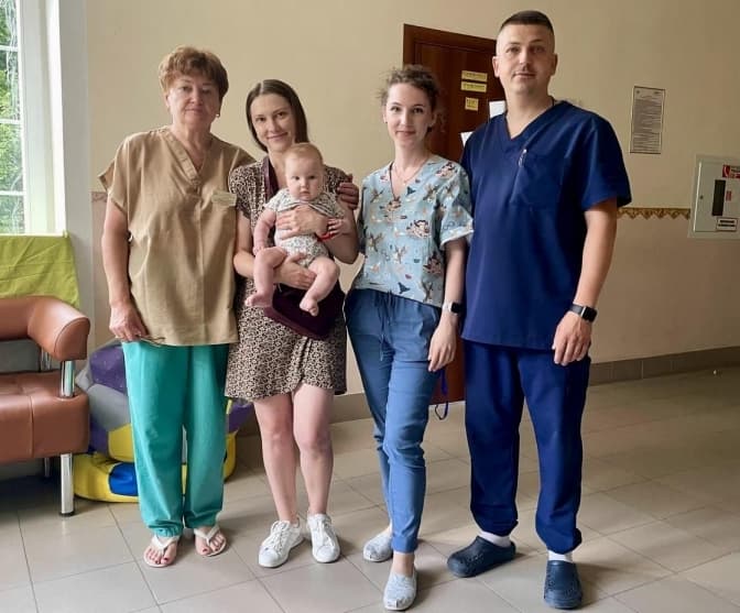 Львівські хірурги прооперували 3-місячну дівчинку з перекрутом яєчника