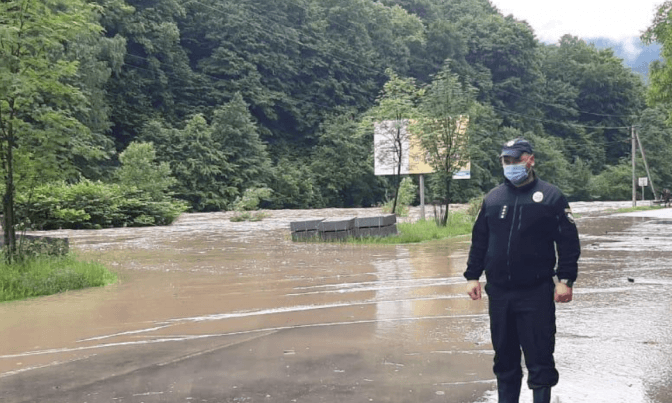 Водіїв просять оминати деякі траси на Львівщині через підтоплення