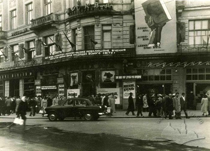Старе фото кінотеатру Лесі Українки на пл.Міцкевича