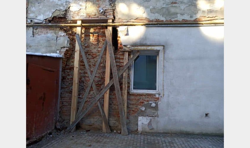 Обвал стіни в будинку в центрі Львова: місто проведе протиаварійні роботи