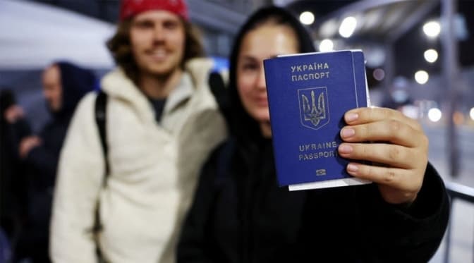 В Україні можна одночасно оформити ID-карту і закордонний паспорт для дитини