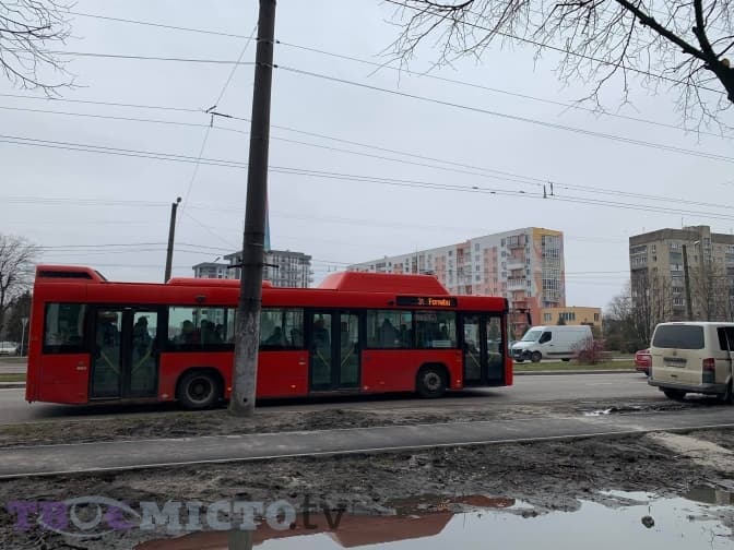 Фото дня. На вулиці Львова виїхали вживані норвезькі автобуси