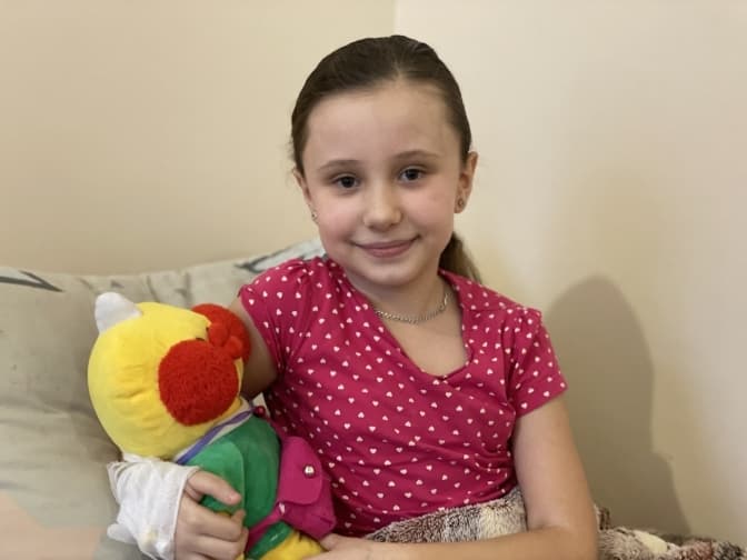 Львівські медики провели унікальну операцію «кришталевій дівчинці» з рідкісним захворюванням