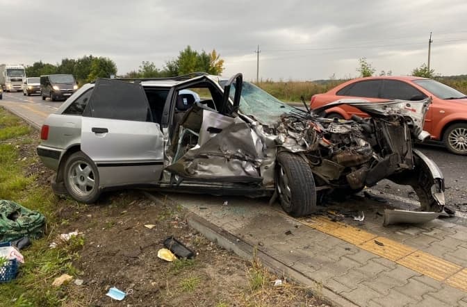 Шестеро людей травмовано унаслідок зіткнення маршрутки з легковиком поблизу Львова
