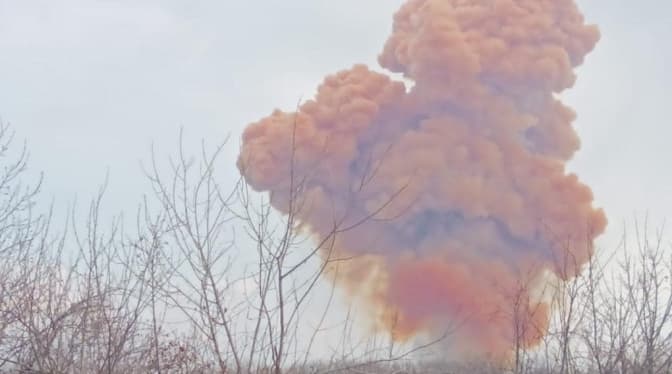 Окупанти знову влучили у цистерну з азотною кислотою на Луганщині