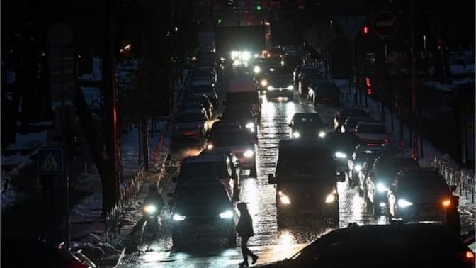 Десять годин без світла в Києві та на Львівщину йде потепління. Підсумки доби
