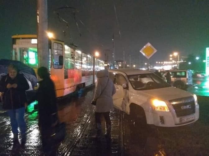 Ситуація на вулицях Львова. Затори та кілька аварій