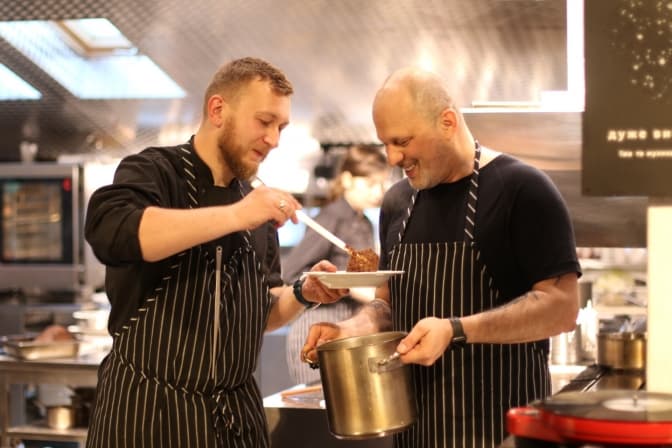 На мій смак: як Зураб Аласанія готував імеретинське лобіо в Дуже високій кухні Львова. Фото