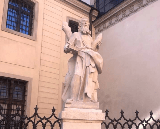 До Латинської катедри у Львові повернули відреставровані старовинні скульптури