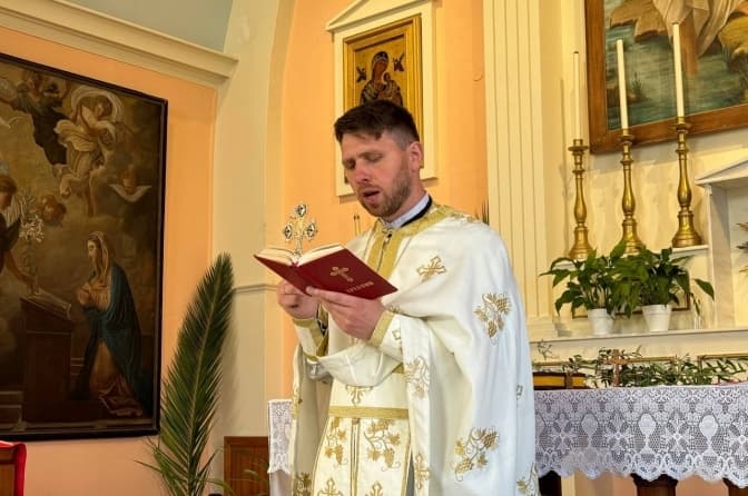 Священник зі Львівщини уперше відслужив Літургію українською мовою на острові Крит