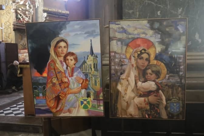 В Гарнізонному храмі відкрили виставку «Молитва за Україну». Фото