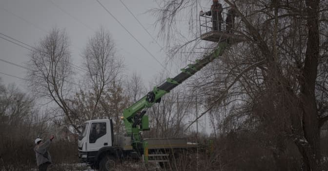 На Львівщині через сильний вітер відключення електроенергії