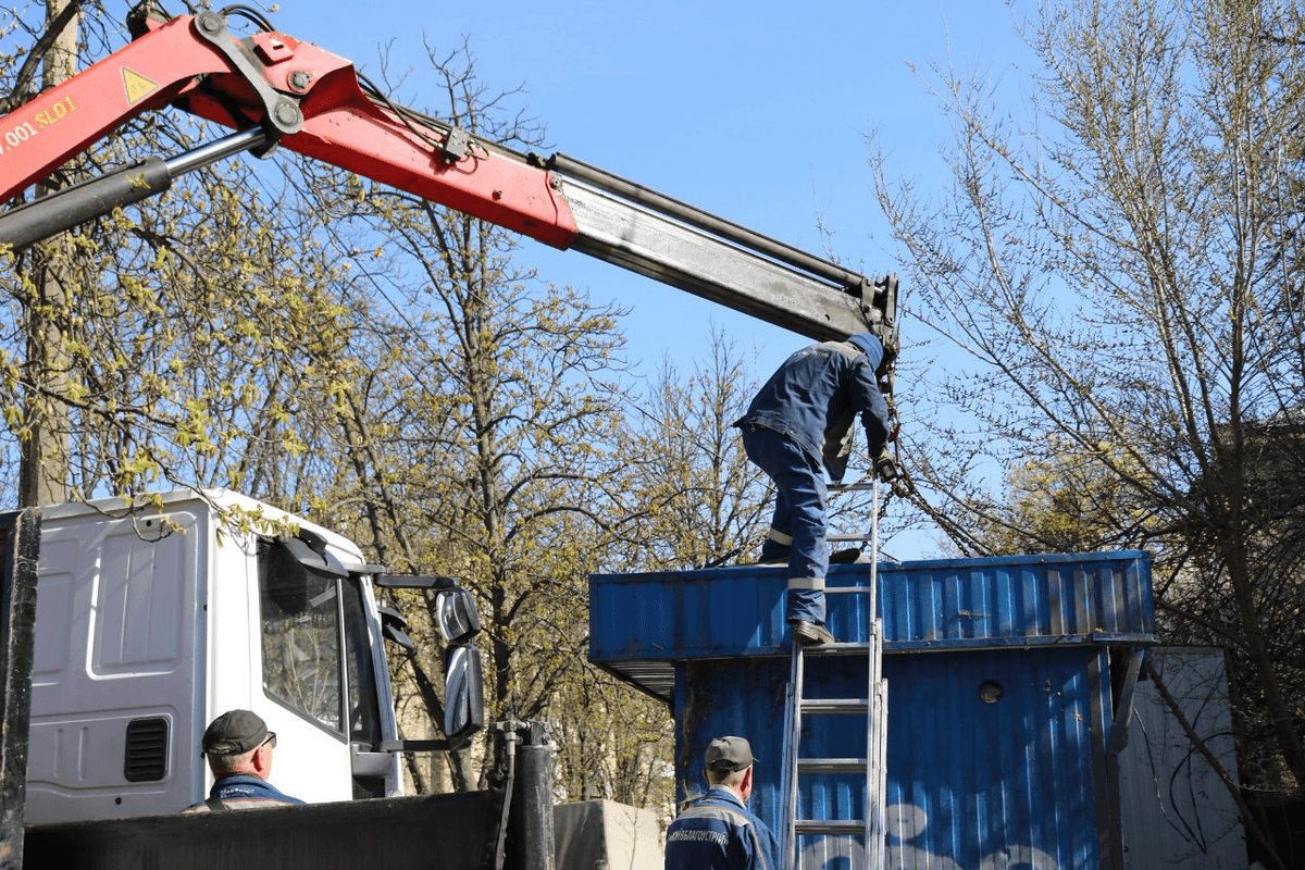 У Києві на Солом'янському районі демонтували незаконні кіоски